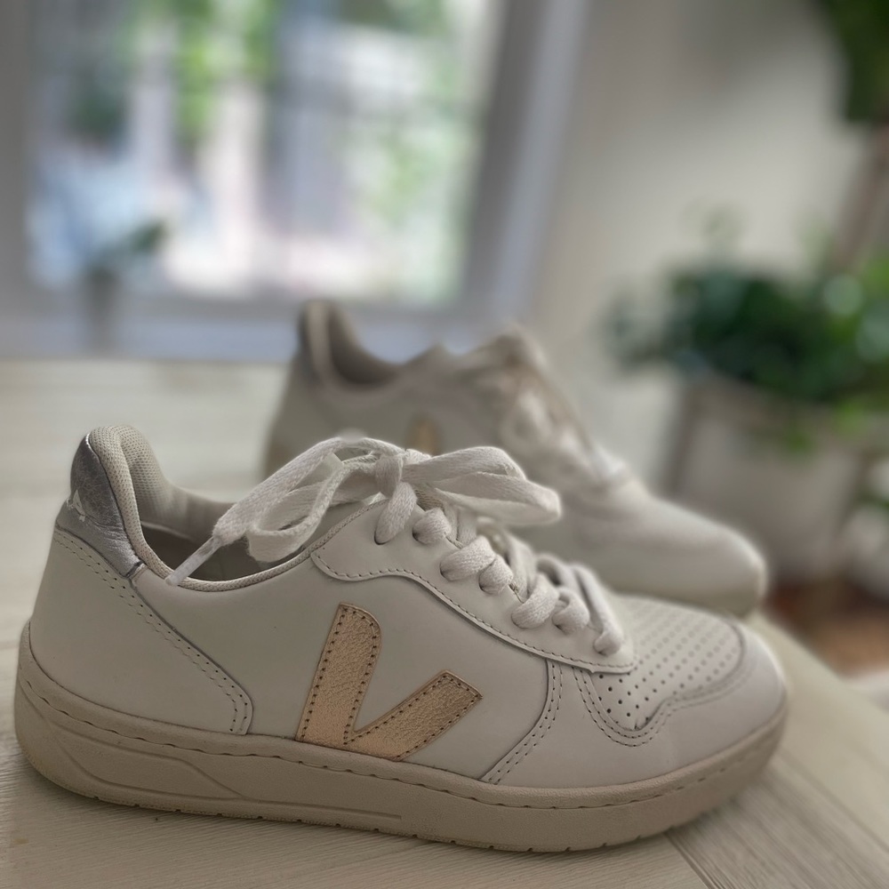 Veja V-10 Rose gold sneakers